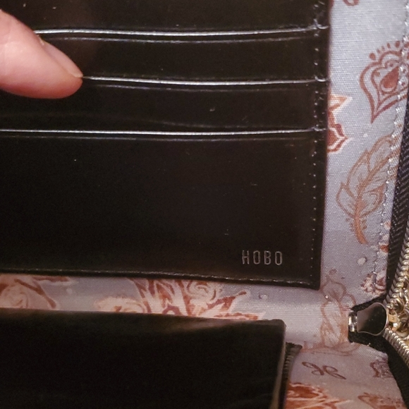 Wallet clutch with strap - Picture 10 of 13